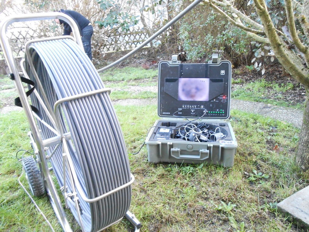 diagnostic_inspection_caméra_tuyaux_canalisation_eaux_usées_pluviales_jardin_maison_Erge_assainissement_maintenance_débouchage