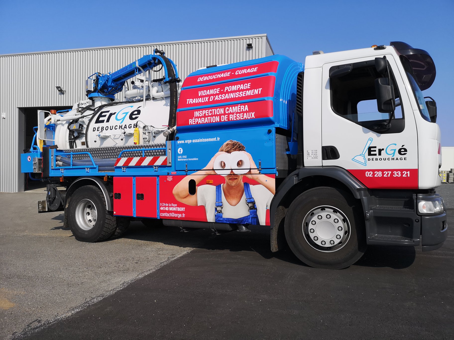 camion_hydrocureur_floqué_logo_Erge_assainissement_débouchage_curage_vidange_pompage_diagnostic_reparation_mise_aux_normes