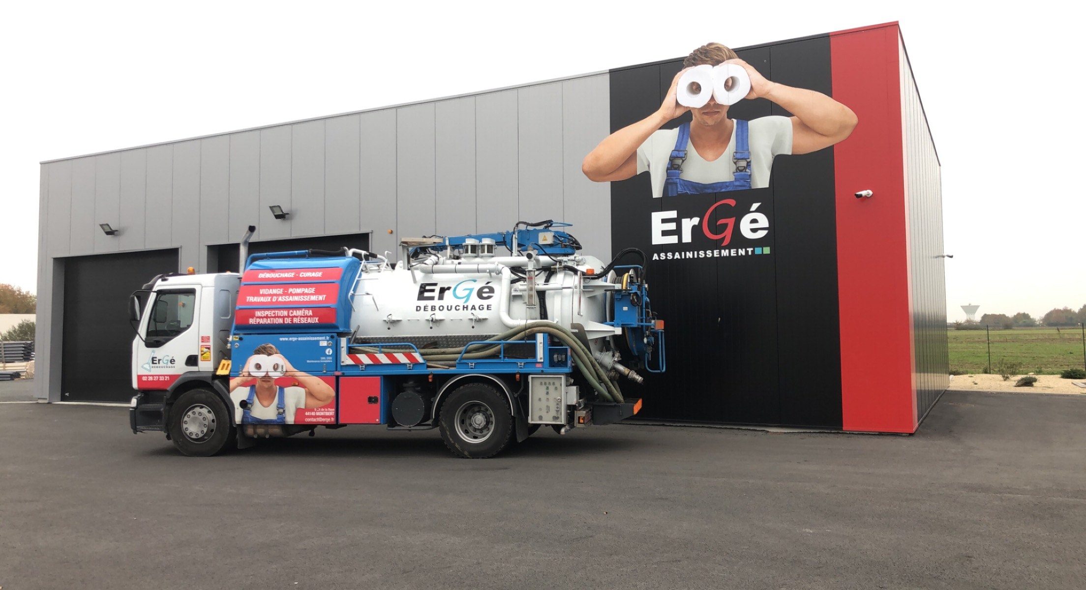 camion_hydrocureur_floqué_logo_Erge_assainissement_débouchage_curage_vidange_pompage_diagnostic_reparation_mise_aux_normes