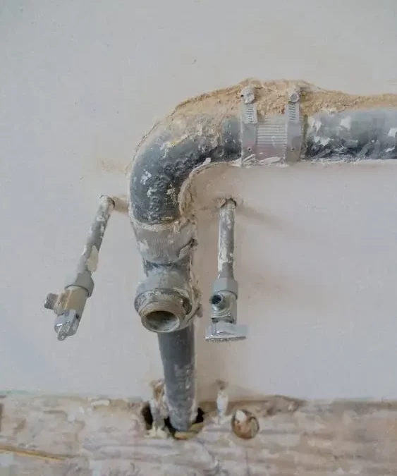 Canalisation en PVC débouchée via l'hydrocurage