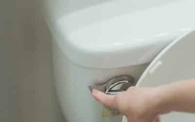 Chasse d&rsquo;eau qui fuit : les solutions efficaces pour stopper une fuite rapidement